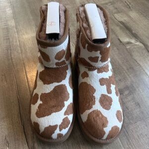 UGG boots, cow print , brand new, size 7, cowhide, UGG, short